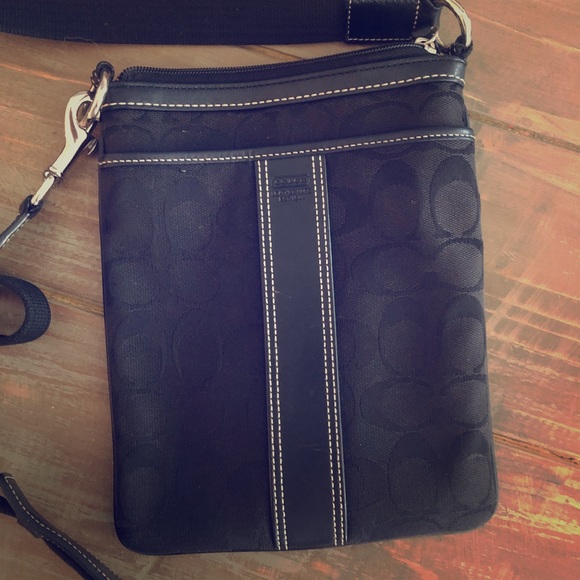 Black coach crossbody purse - Picture 1 of 4